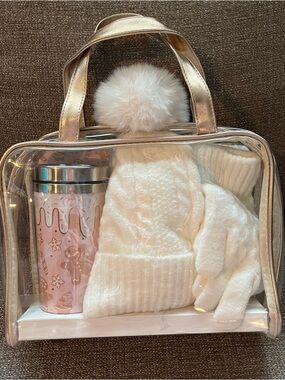 NWT Peppermint & Pine 4 piece gift set